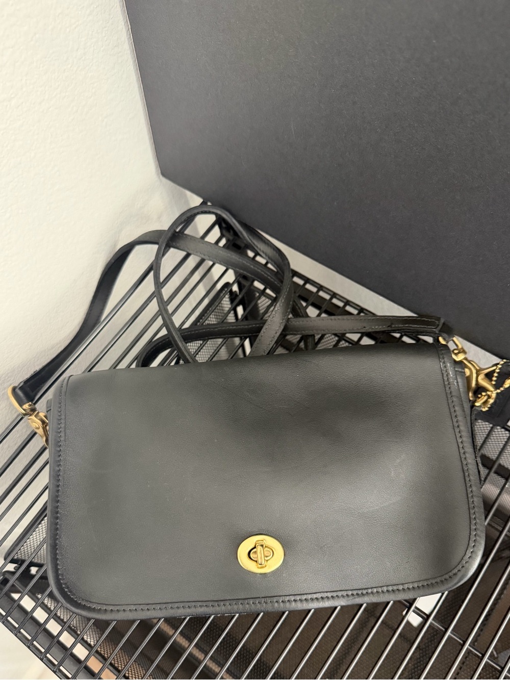 Vintage 1980s-1990s Coach Black Leather Pocket Purse #9755 – Classic USA Made